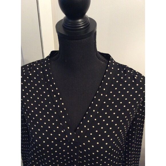 Vince Camuto Medium M Polka Dot blouse Black White V Neck 3/4 Sleeves Classic - Picture 6 of 8